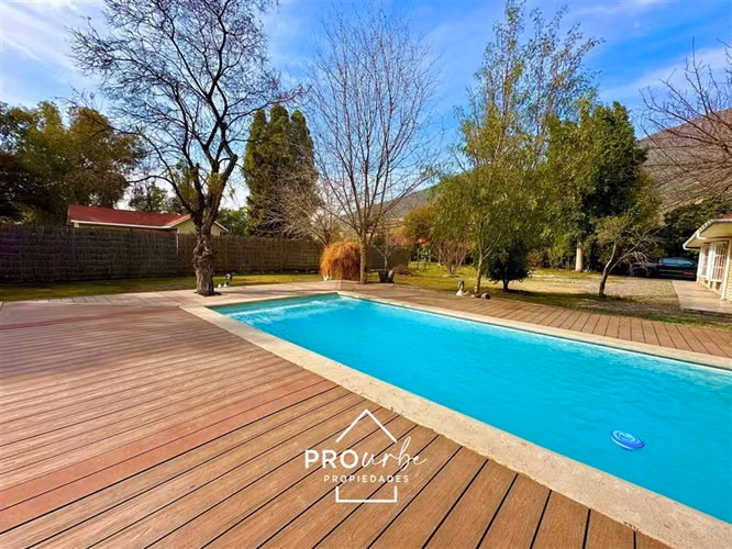 Preciosa y cómoda 210 / 5000 linda vista grandes árboles