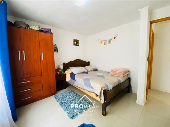 Preciosa y cómoda 210 / 5000 linda vista grandes árboles