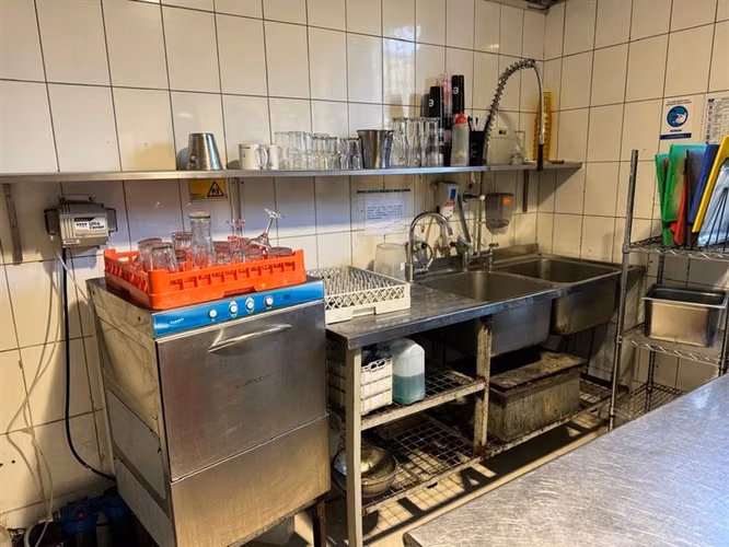Local comercial. Patente de restaurante. Metro Manuel Montt