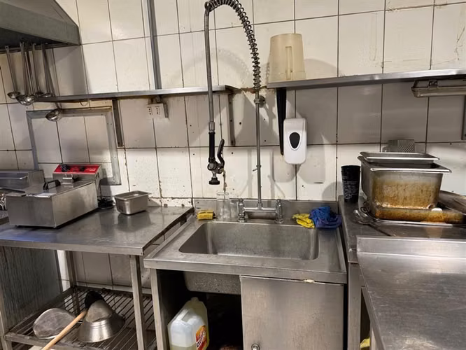 Local comercial. Patente de restaurante. Metro Manuel Montt