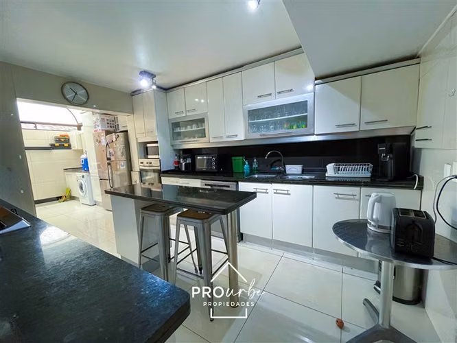 Casa 3 y medio dormitorios más servicio en La Reina - Imagen 15