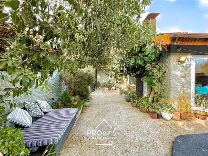 Casa en venta de 6 dorm. en La Reina