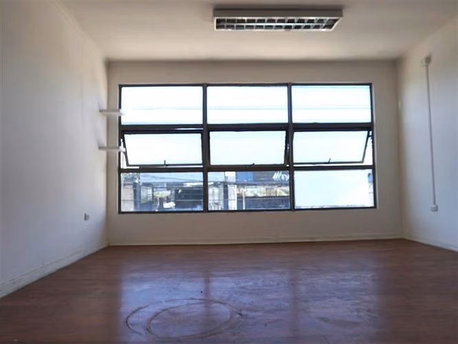 Oficina en arriendo, 1 Privado 1 Baño, Centro Quillota.