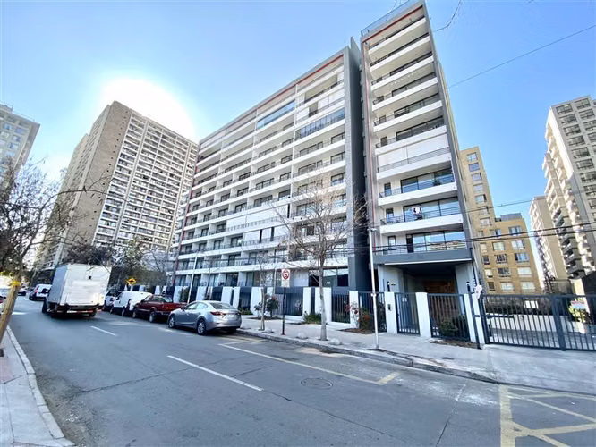 Edificio Almagro / 2D 2B E BOD / Metro Irarrázaval