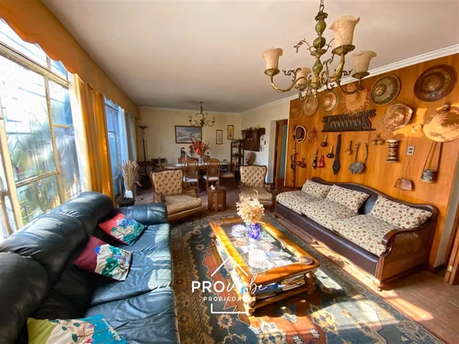 Espectacular casa en venta de 3 dorm. en La Reina