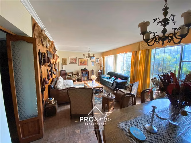 Espectacular casa en venta de 3 dorm. en La Reina