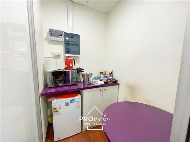 Oficina en venta Metro Manquehue uso estético/médico - Imagen 16