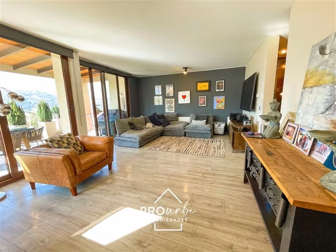 Casa en venta de 4 dorm. en Lo Barnechea