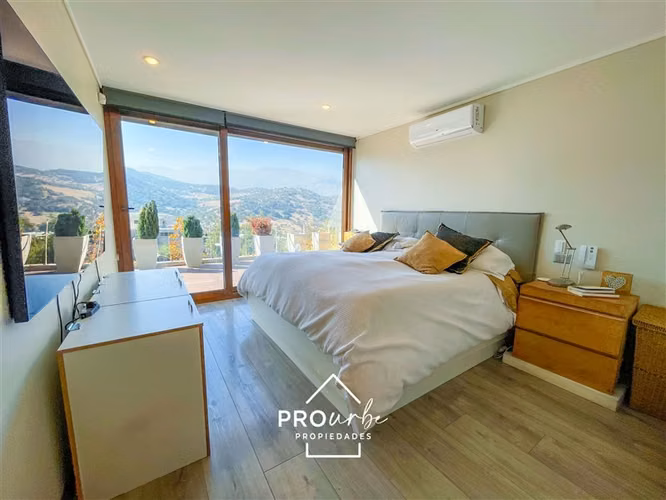 Casa en venta de 4 dorm. en Lo Barnechea