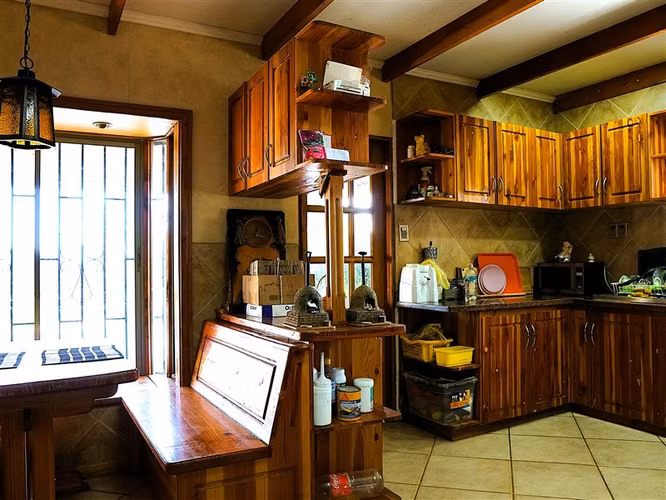 Casa y parcela en venta de 5 dorm. en Quillota