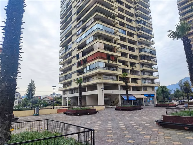 Departamento en venta de 3 dorm. en Las Condes
