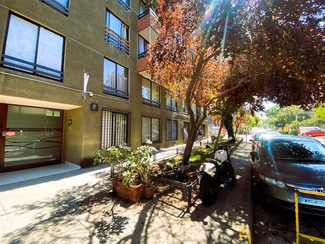Estacionamiento y Bodega / Gorbea