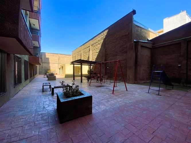 Estacionamiento y Bodega / Gorbea