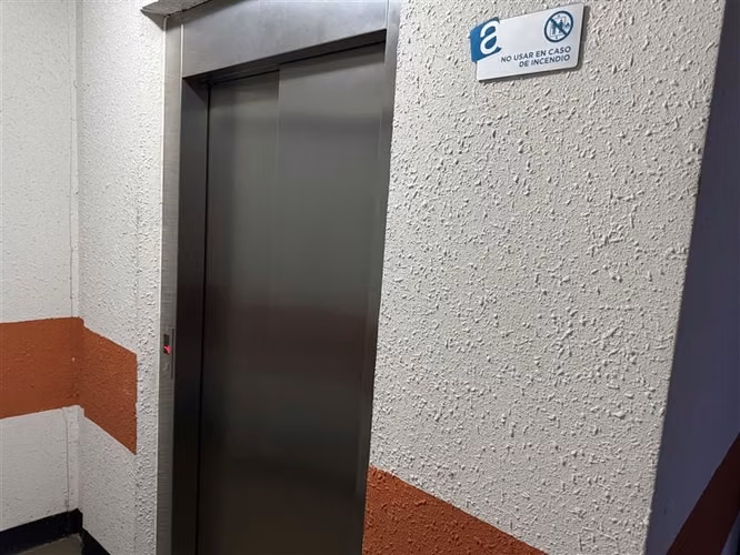 Estacionamiento en venta en Providencia R. Lyon / E Yañez