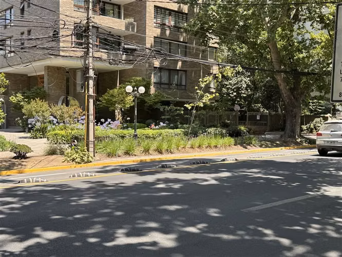 Estacionamiento en venta en Providencia R. Lyon / E Yañez