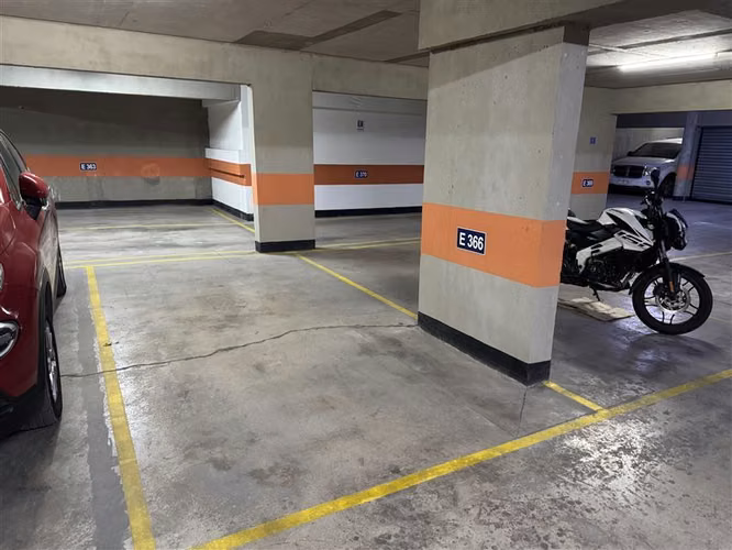 Estacionamiento en venta en Providencia R. Lyon / E Yañez