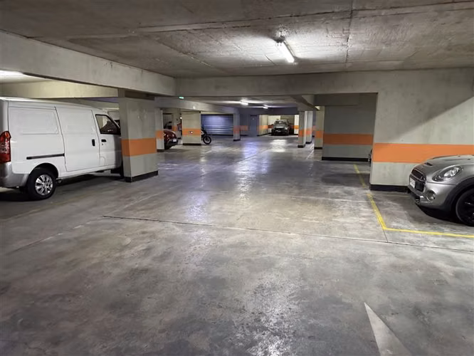 Estacionamiento en venta en Providencia R. Lyon / E Yañez