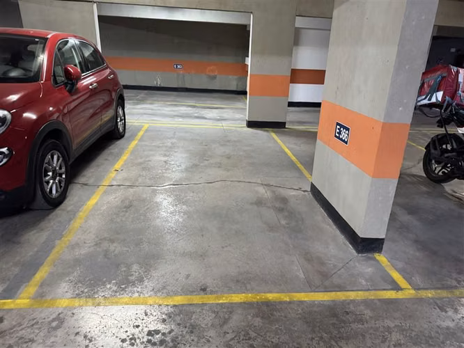 Estacionamiento en venta en Providencia R. Lyon / E Yañez