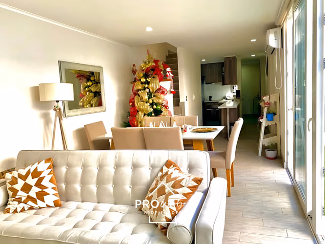TownHouse de 3 pisos con patio y terraza panorámica - Imagen 2
