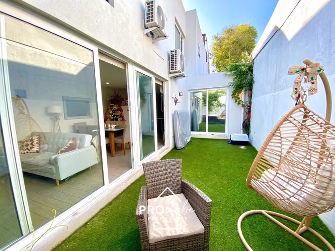 TownHouse de 3 pisos con patio y terraza panorámica - Imagen 8