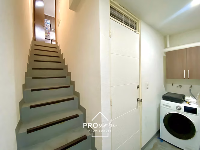 TownHouse de 3 pisos con patio y terraza panorámica - Imagen 13