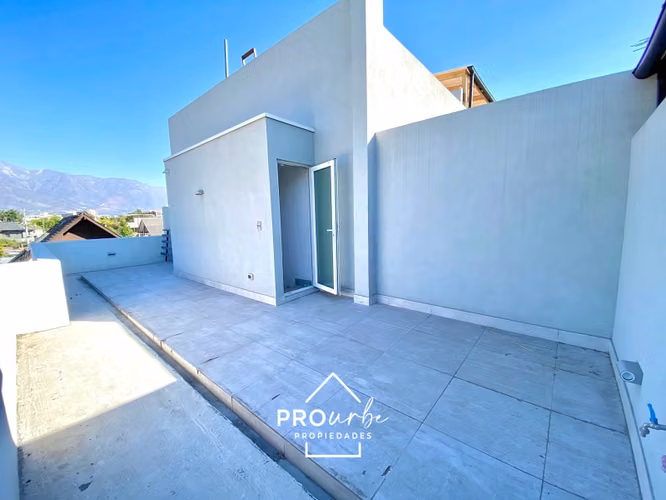 TownHouse de 3 pisos con patio y terraza panorámica - Imagen 27