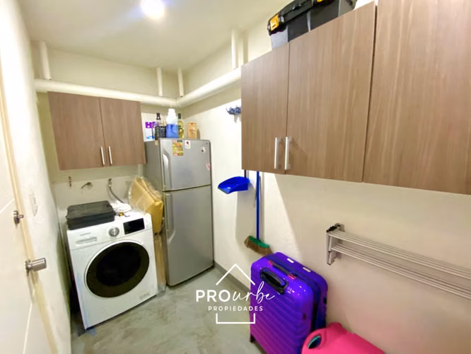 TownHouse de 3 pisos con patio y terraza panorámica - Imagen 12