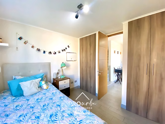 TownHouse de 3 pisos con patio y terraza panorámica - Imagen 18