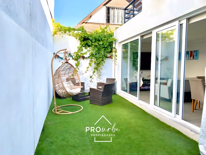 TownHouse de 3 pisos con patio y terraza panorámica - Imagen 7