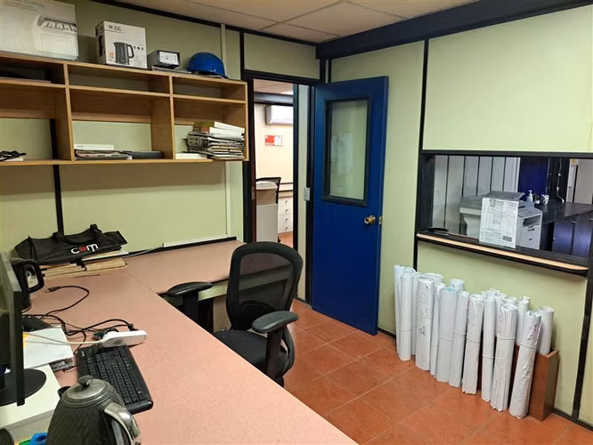 Bodega Industrial, Trifasica, 1109m2, buenos accesos