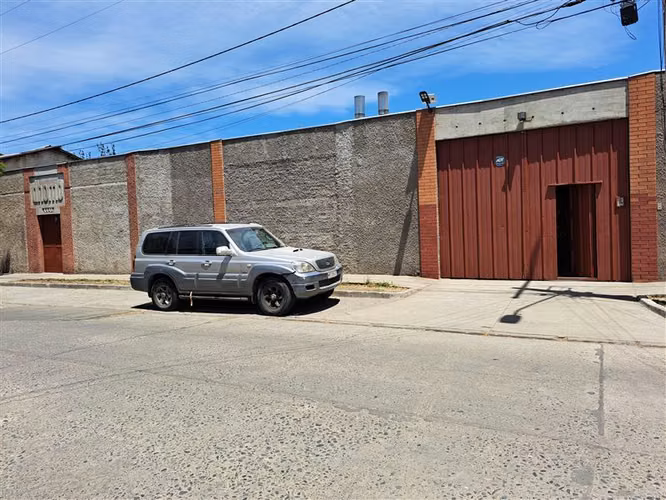 Bodega Industrial, Trifasica, 1109m2, buenos accesos