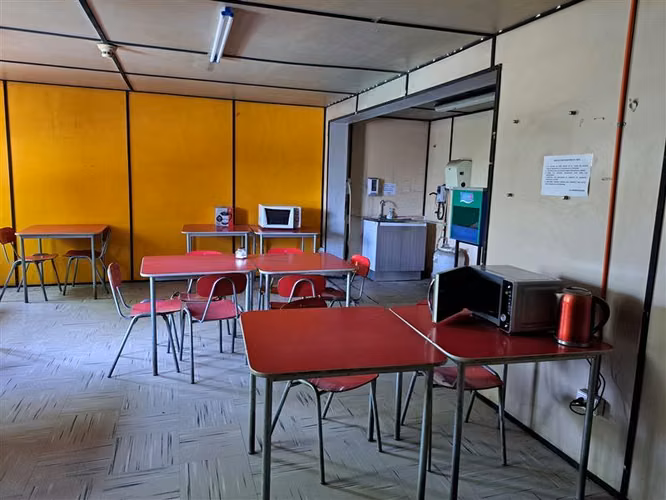 Bodega Industrial, Trifasica, 1109m2, buenos accesos