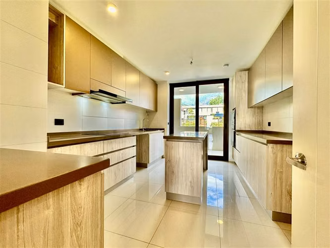 Departamento en venta de 3 dorm. en La Reina