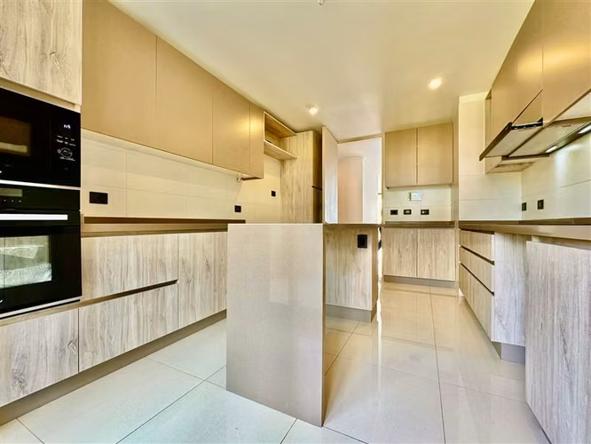 Departamento en venta de 3 dorm. en La Reina