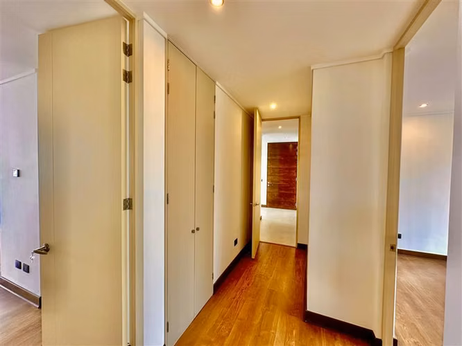 Departamento en venta de 3 dorm. en La Reina