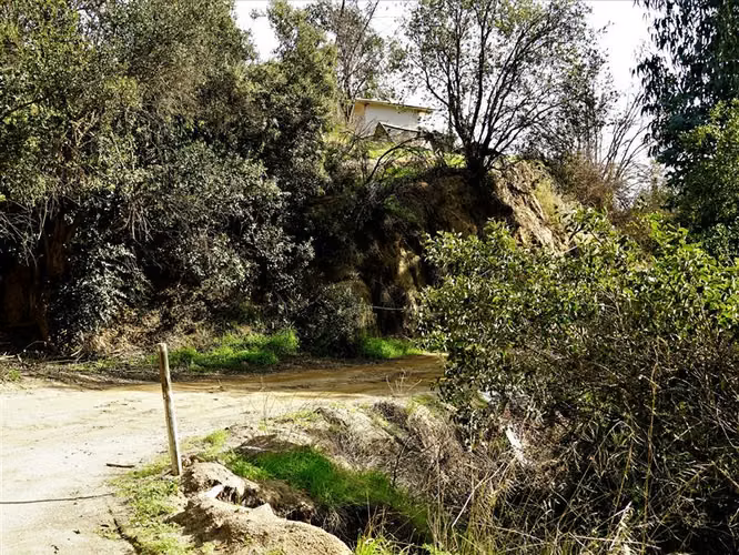 Agrícola con casa 3D, 1B, 8 est. y piscina en venta en Olmué