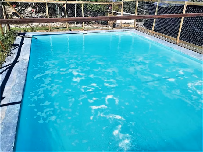 Agrícola con casa 3D, 1B, 8 est. y piscina en venta en Olmué