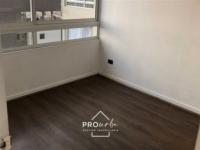 Departamento en venta de 1 dorm. a pasos metro Santa Ana