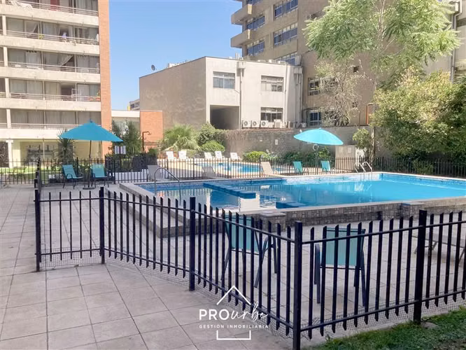 Departamento en venta de 1D/1B, Metro Santa Lucía, Santiago