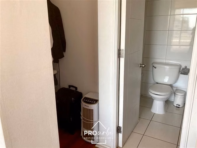 Departamento en venta de 1D/1B, Metro Santa Lucía, Santiago