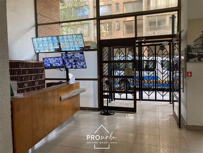 Departamento en venta de 1D/1B, Metro Santa Lucía, Santiago
