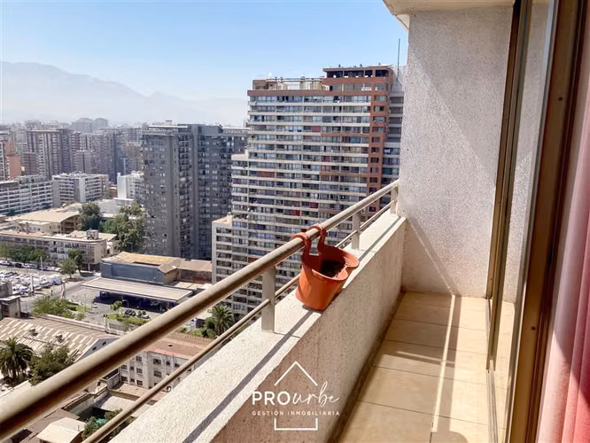 Departamento en venta de 1D/1B, Metro Santa Lucía, Santiago