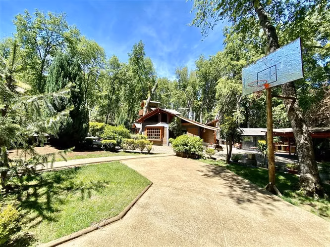Agradable Parcela con casa en venta Vilches