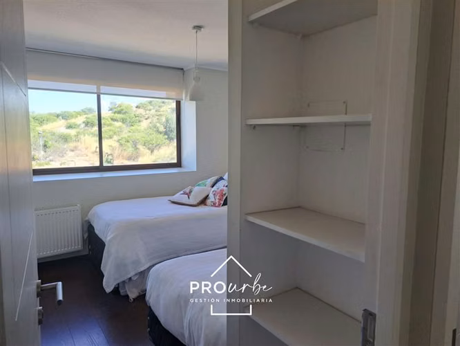 3 dormitorios, 2 en suite, piscina, cancha de golf, amoblado