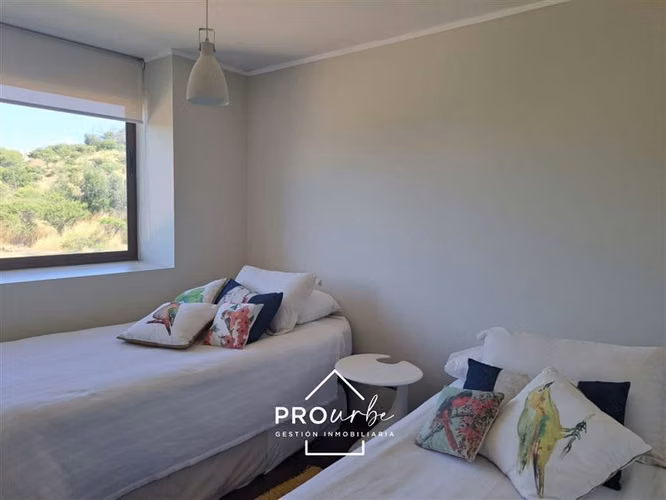 3 dormitorios, 2 en suite, piscina, cancha de golf, amoblado