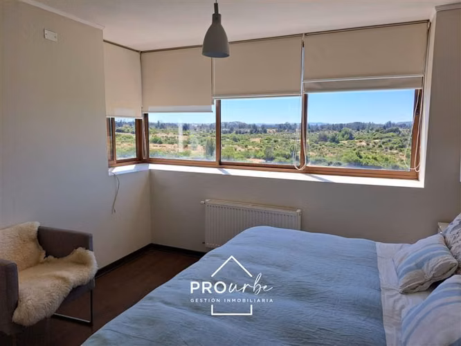 3 dormitorios, 2 en suite, piscina, cancha de golf, amoblado