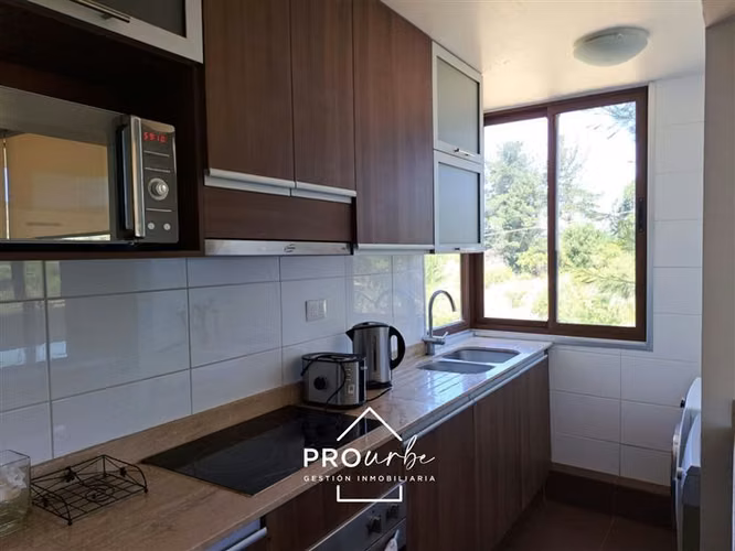 3 dormitorios, 2 en suite, piscina, cancha de golf, amoblado