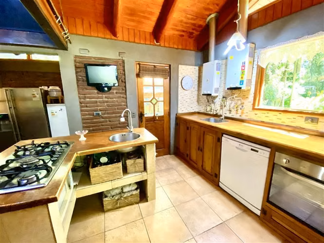 Hermosa casa en venta de 4 dorm. Vilches