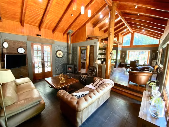 Hermosa casa en venta de 4 dorm. Vilches