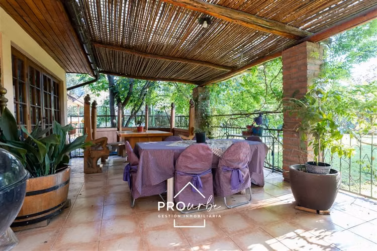 Parcela casa principal, más 2 cabañas, con derecho de agua